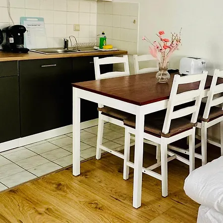 In Stoetteritz With Balcony - Great Public Transport Links To The * Leipzig