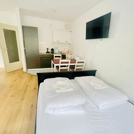 In Stoetteritz With Balcony - Great Public Transport Links To The Apartment *