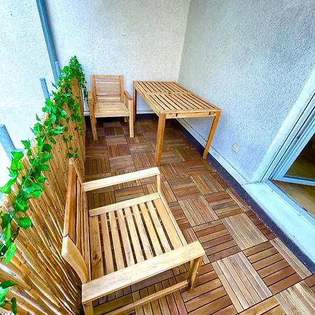 Apartment In Stoetteritz With Balcony - Great Public Transport Links To The *