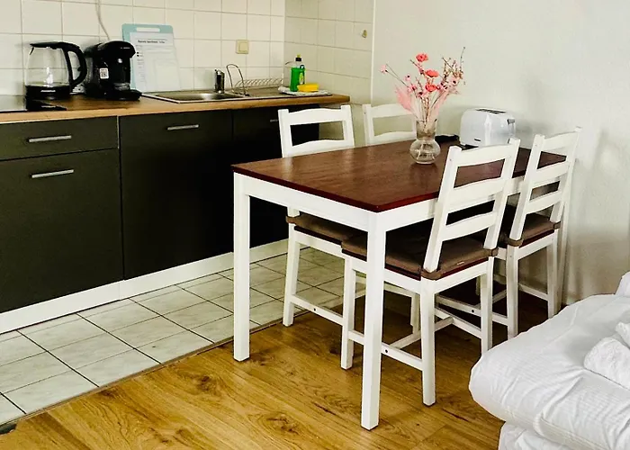 In Stoetteritz With Balcony - Great Public Transport Links To The * 莱比锡